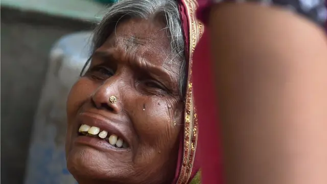 মালাডে দেওয়াল ধসে পড়ার ঘটনায় সন্তানকে হারানো এক বস্তিবাসী