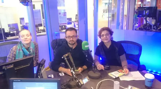 Нина Дашевская, Георгий Урушадзе и Карина Карменян в студии Би-би-си