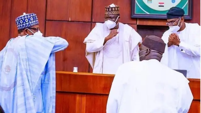 Aarẹ Muhammadu Buhari atawọn asaaju ile asofin apapọ n ki ara wọn