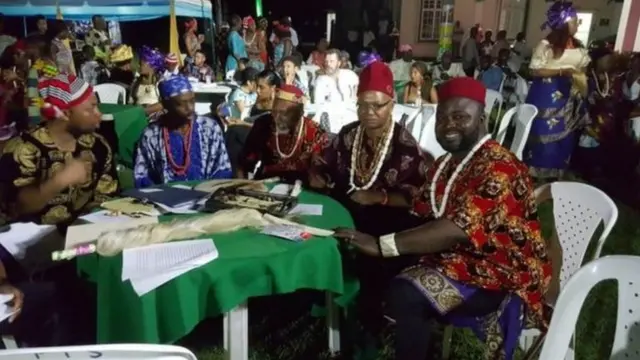 Aworan awọn ọmọ Igbo nibi ipade kan