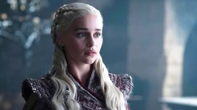 Emilia Clarke wato Daenerys Targaryen a cikin shirin Game of Thrones