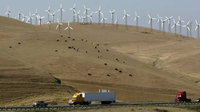 Un campo de energía eólica