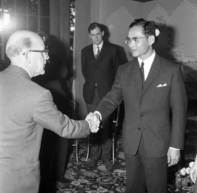 เจ้าหน้าที่บีบีซีแผนกภาษาไทยในอดีตเข้าเฝ้า ในหลวง ร.9