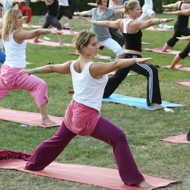 Sesión de yoga al aire libre
