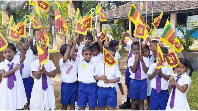 අඳුරට ශාප නොකර පහනක් දැල්වීමට වෙර දරන පාසලක්