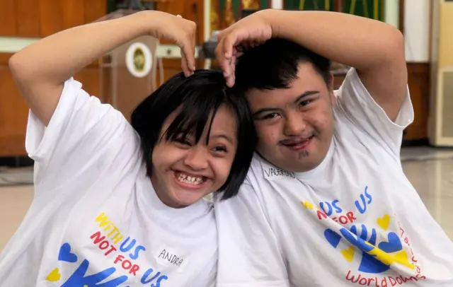 Zamonaviy uslubda yozgi uyning ichki dizayni.