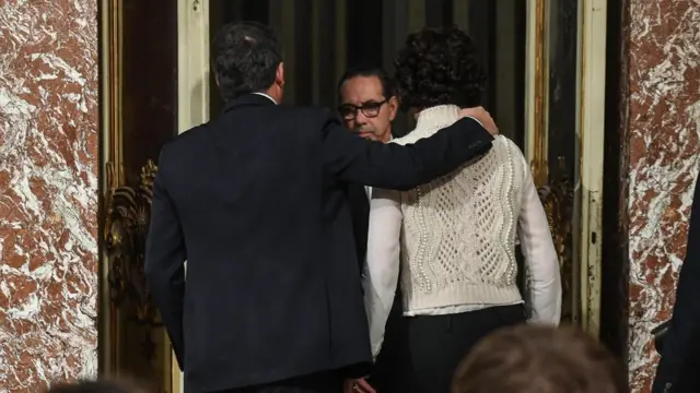 Маттео Ренци с женой уходят