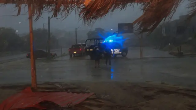 Fuertes lluvias caen en Huatulco, Oaxaca