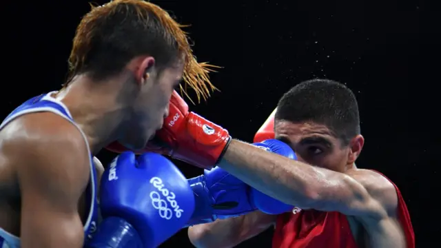Muhamad Ali (dossard rouge) avait été éliminé dès les 8e de finale dans la catégorie poids mouches lors des JO de Rio.
