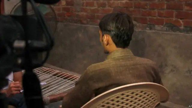 හුසේන් ඛාන් වාලා නගරයේදී අපයෝජනයට ලක් වූ තරුණයෙක්