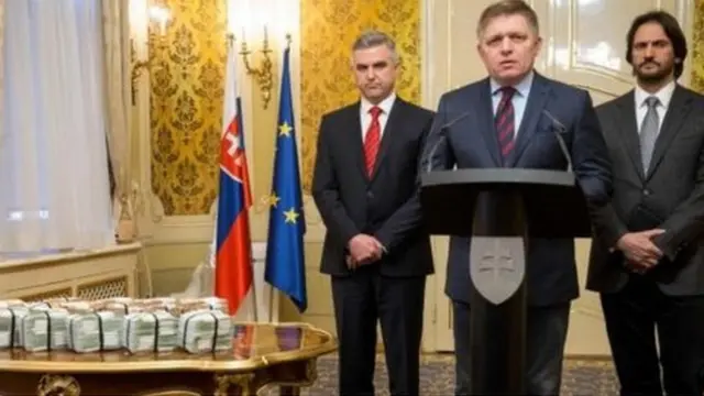 ka hor intii uusan is casilin ra'iisul wasaare Roberto Fico