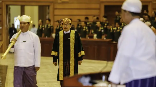 တပ်မတော်ကာကွယ်ရေးဦးစီးချုပ်က အမည်စာရင်းတင်သွင်းတဲ့ တပ်မတော်သားလွှတ်တော်ကိုယ်စားလှယ် ၂၅ ရာခိုင်နှုန်း ပြည်ထောင်စုလွှတ်တော်မှာ ပါဝင်ပါတယ်။