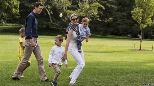 ઈવાંકા અને જેરેડનો તેમનાં બાળકો સાથેનો ફોટોગ્રાફ