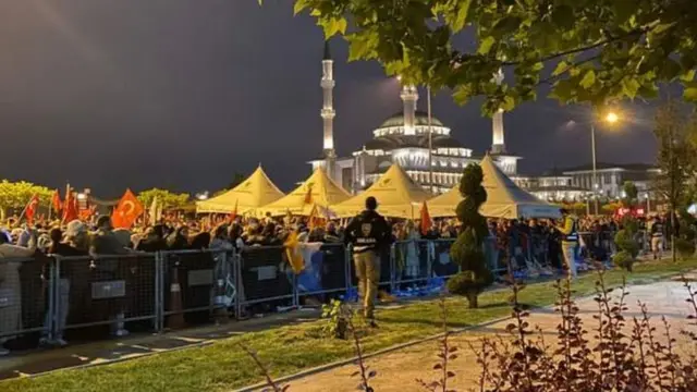Sarayın ətrafı