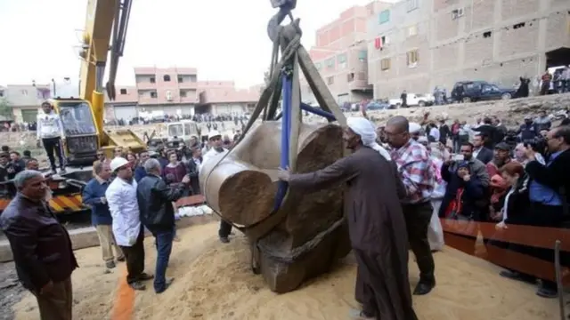 รูปปั้น “ฟาโรห์”