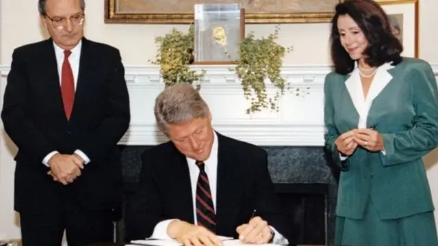 ક્લીન્ટન સાથે નૅન્સી