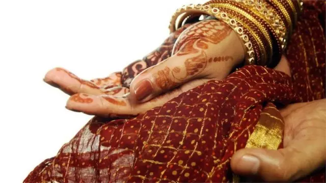 বাংলাদেশের ফৌজদারি আইনে তথ্য গোপন করে একাধিক বিয়ে একটি দণ্ডনীয় অপরাধ।