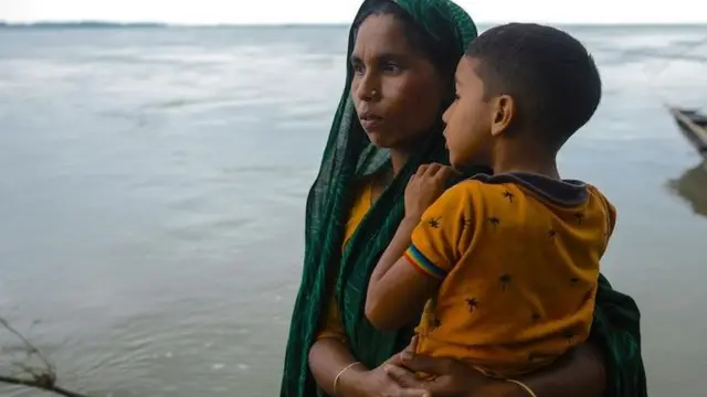 Wata mata 'yar Bangladesh duke da danta