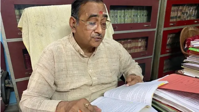 अॅड. विजय शंकर रस्‍तोगी