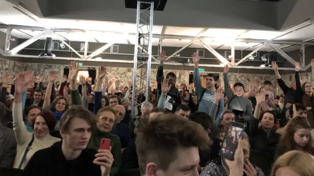 Участники слушаний голосуют против строительства нового дома у Патриарших прудов