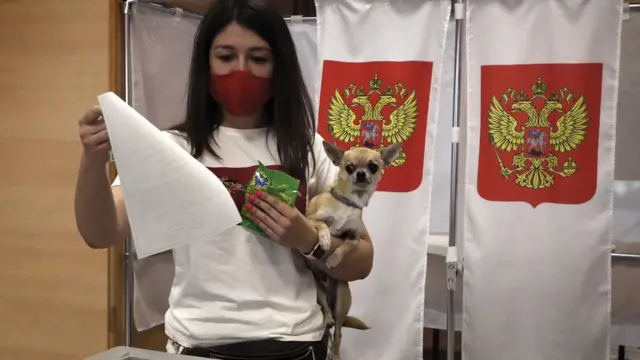 Девушка на выборах в России