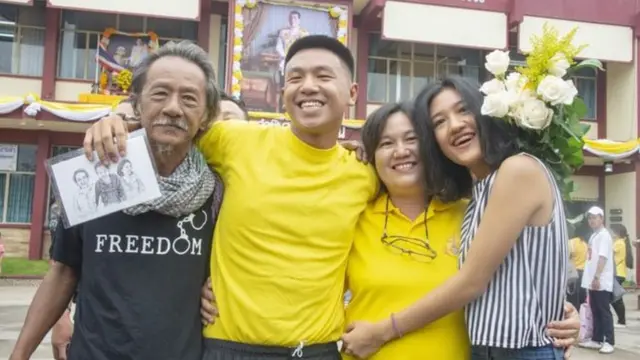 Jatupat Boonpatm là người phản đối chính phủ được quân đội hậu thuẫn và đã tham gia nhiều cuộc biểu tình.