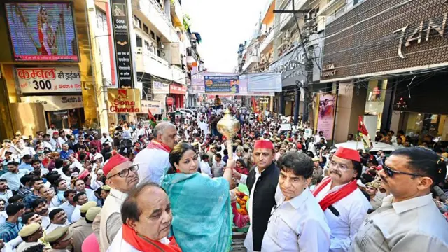 अलीगढ़ में एक चुनावी सभा में अखिलेख यादव