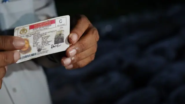 Penemuan jasad korban tsunami Aceh