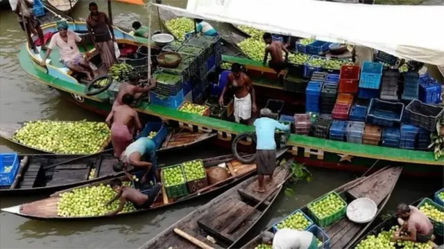 পেয়ারার ভাসমান হাট