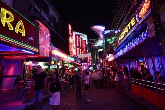 จ้างเพื่อนเที่ยว จ้างเป็นแฟน จ้างเป็นเพื่อน