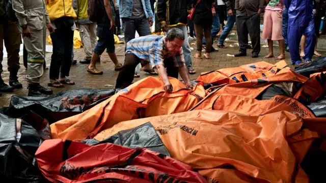 புதிய சுனாமி தாக்கக்கூடும் : அச்சத்தில் இந்தோனீசிய தீவுகள்