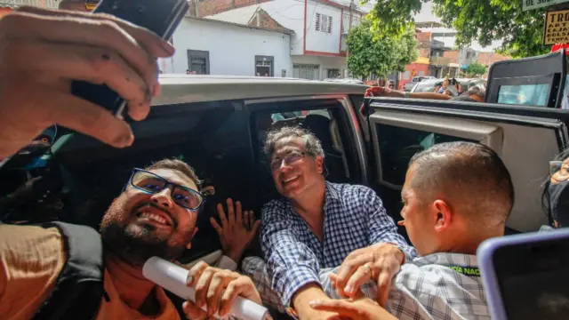 Gustavo Petro en campana