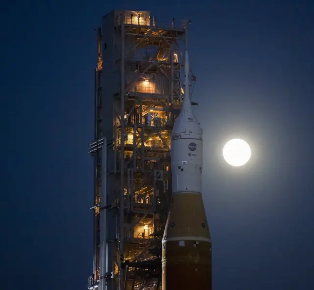 एसएलएस रकेट