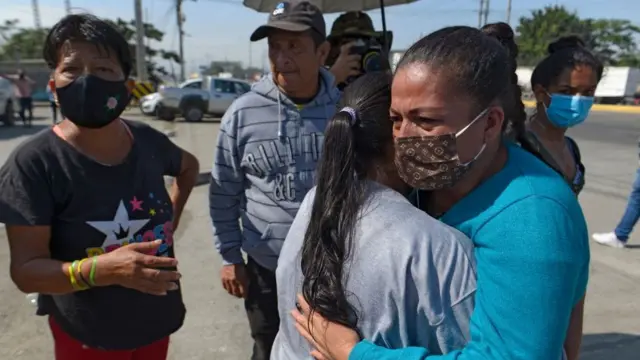 Familiares de presos