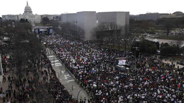 據估計多達50萬人參加華盛頓的 "為我們的生命大遊行"
