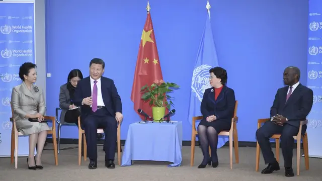 习近平（左二）、彭丽媛（左一）与陈冯富珍（右二）座谈（新华社图片18/1/2017）