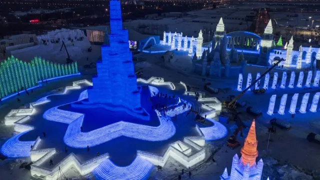 尚未完成的主雕塑