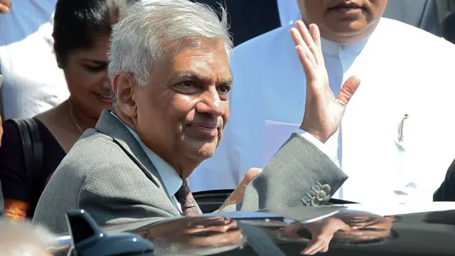 বরখাস্ত করা হয়েছে প্রধানমন্ত্রী রানিল বিক্রামাসিংহেকে