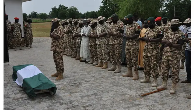 Plusieurs centaines de militaires ont été tués dans des attaques terroristes. Le président Buhari est accusé de n'avoir pas respecté ses engagement à éradiquer Boko Haram