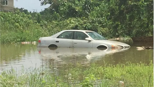 Ẹkun omi ti ba mọto yii jẹ
