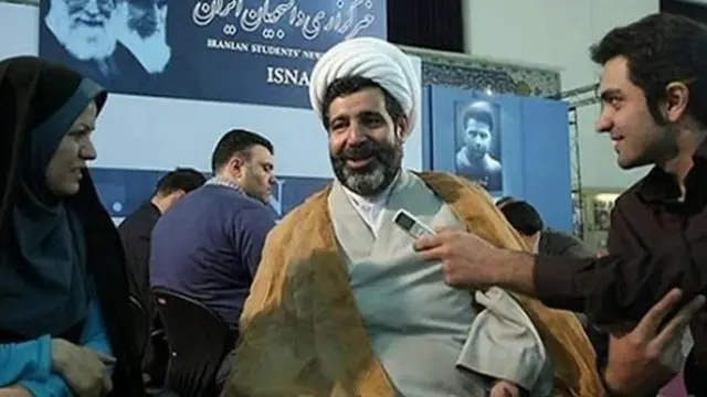 آقای منصوری به اتهام دریافت پانصد هزار یورو رشوه تحت تعقیب بود