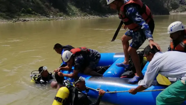 त्रिशुलीमा उद्धारमा खटिएको एपीएफ टोली