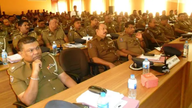 පොලිස් නිලධාරීන්