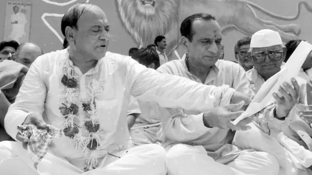 દિલીપ પરીખ અને શંકરસિંહ વાઘેલા