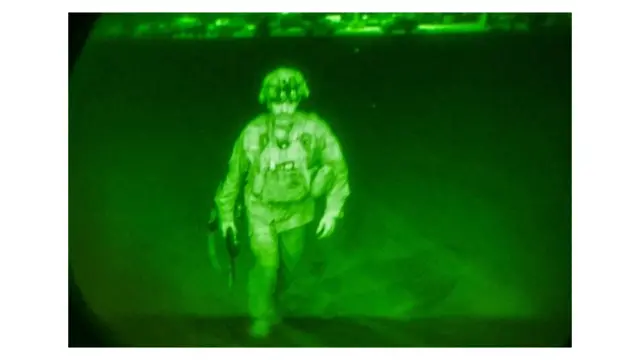 अफ़ग़ानिस्तान से निकलता हुआ अमेरिका का आख़िरी सैनिक