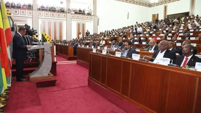 Madaxweynaha Itoobiya Dr Mulatu Tashome oo labada gole la hadlayo