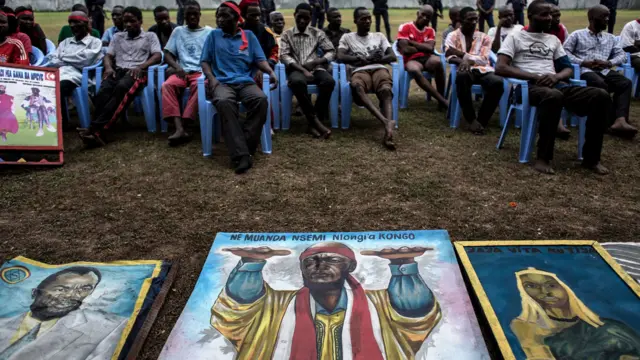 Rag dul fadhiya sawirrada hogaamiyaha kooxda Bundu Dia Mayala, Muanda Nsemiare.