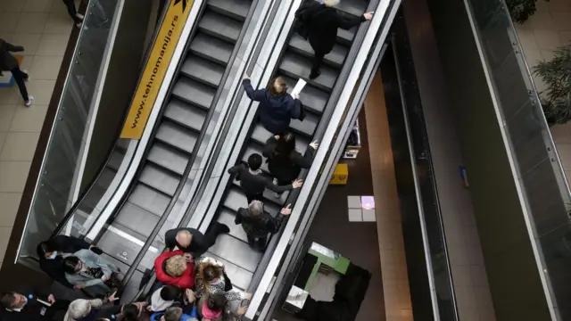 эскалатор в торговом центре