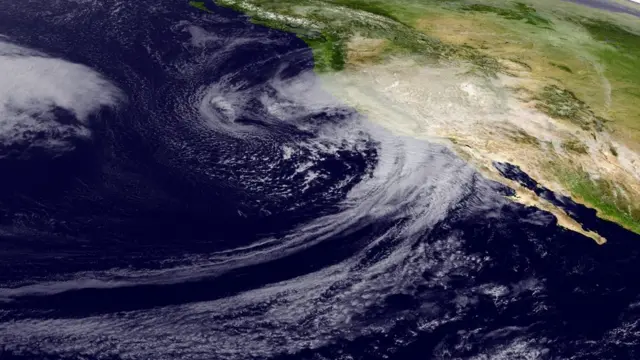 Así se ve la tormenta proveniente del océano Pacífico en una imagen satelital obtenida por NOAA.