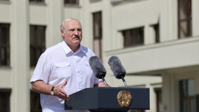 Лукашенко на трибуне